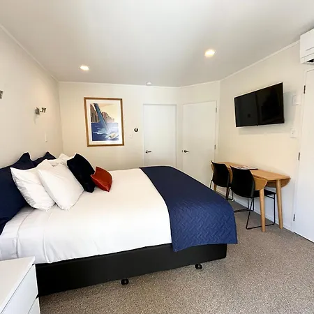 Studio Stay Narrow Neck Beach